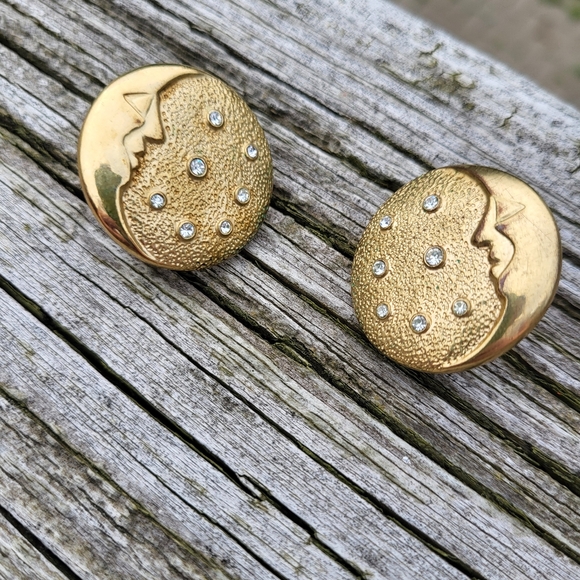 Vintage Gold Tone Butler Moon and Stars Round Clip On Earrings - Picture 3 of 15
